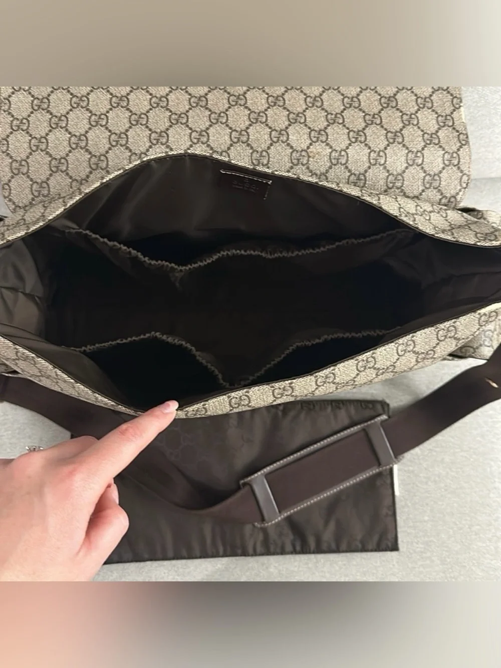 Gucci Brown Beige GG Supreme Messenger Bag/ Diaper bag